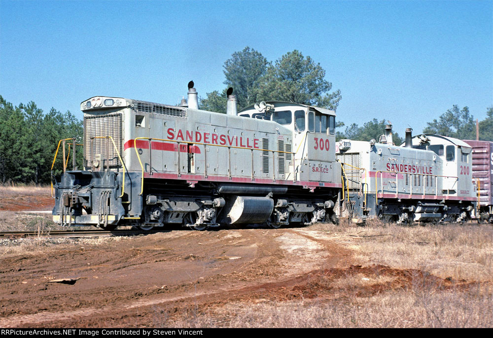 Sandersville #300, #200 make up train.